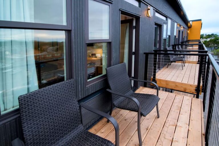 Saltline Hotel